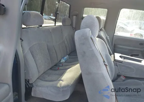 2000 Chevrolet Silverado C1500 from USA, damaged, VIN 2GCEC19T5Y1218645